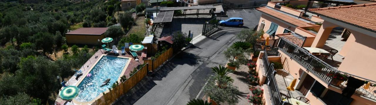 Gli Angeli Agriturismo Villa Cisano sul Neva Bagian luar foto