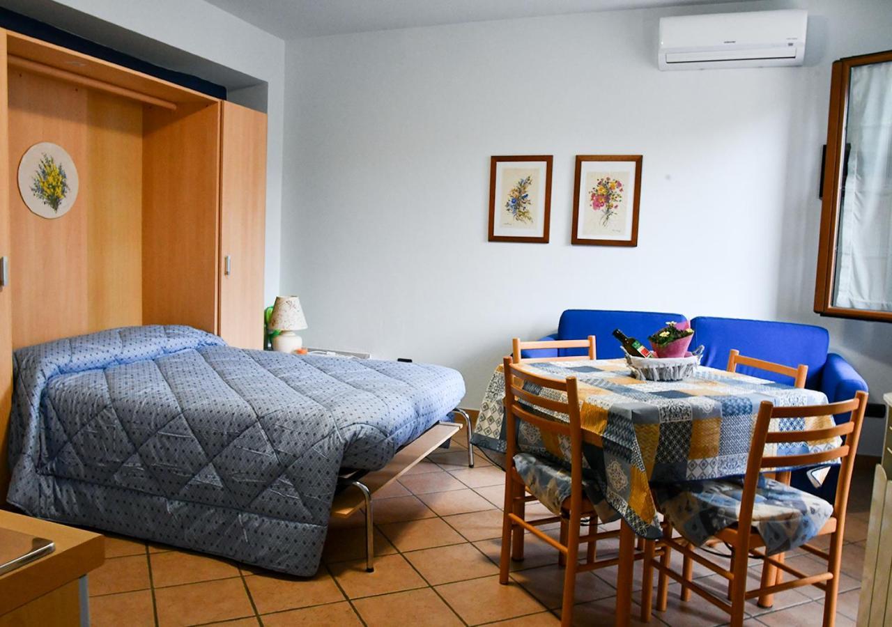Gli Angeli Agriturismo Villa Cisano sul Neva Bagian luar foto
