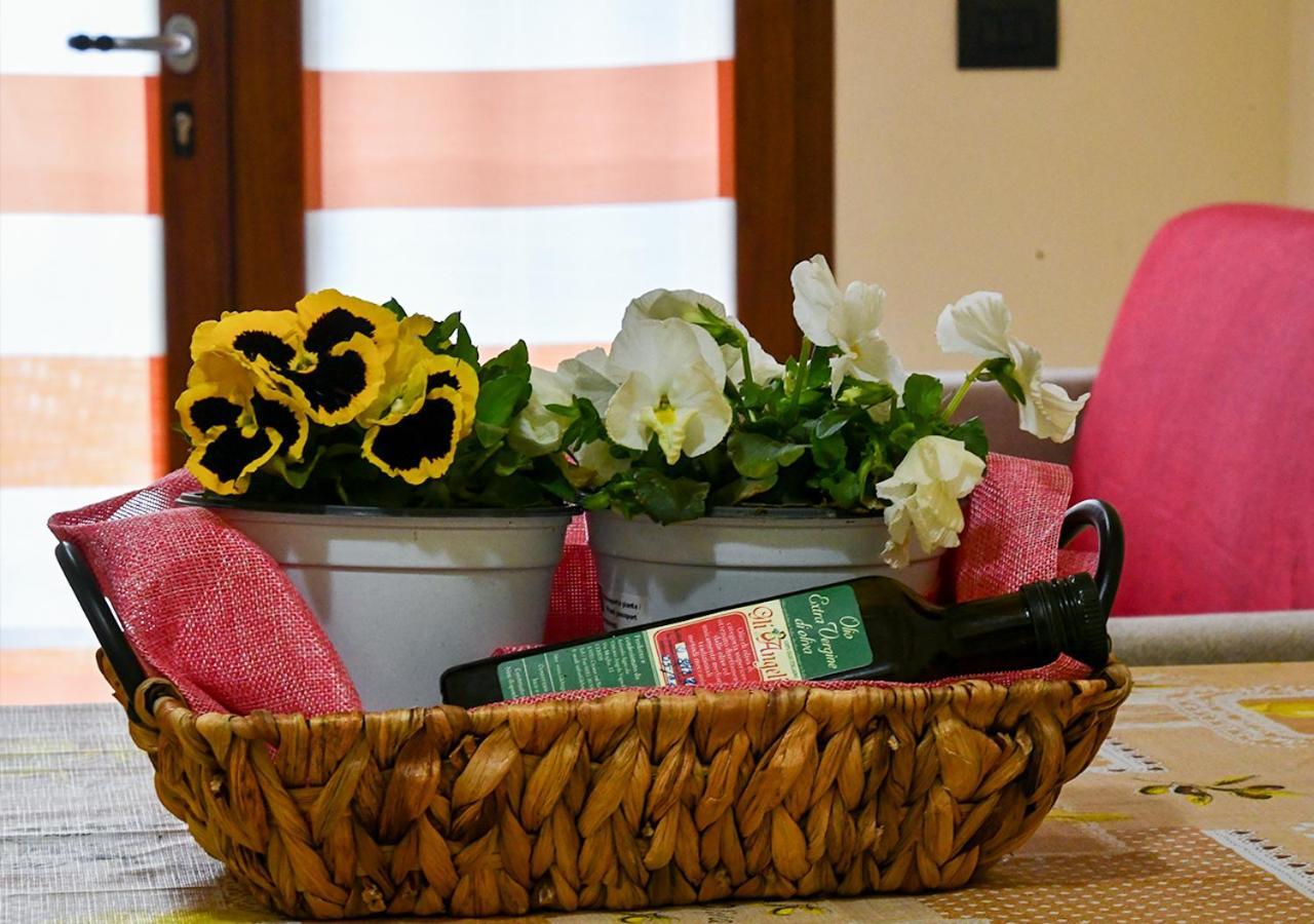 Gli Angeli Agriturismo Villa Cisano sul Neva Bagian luar foto