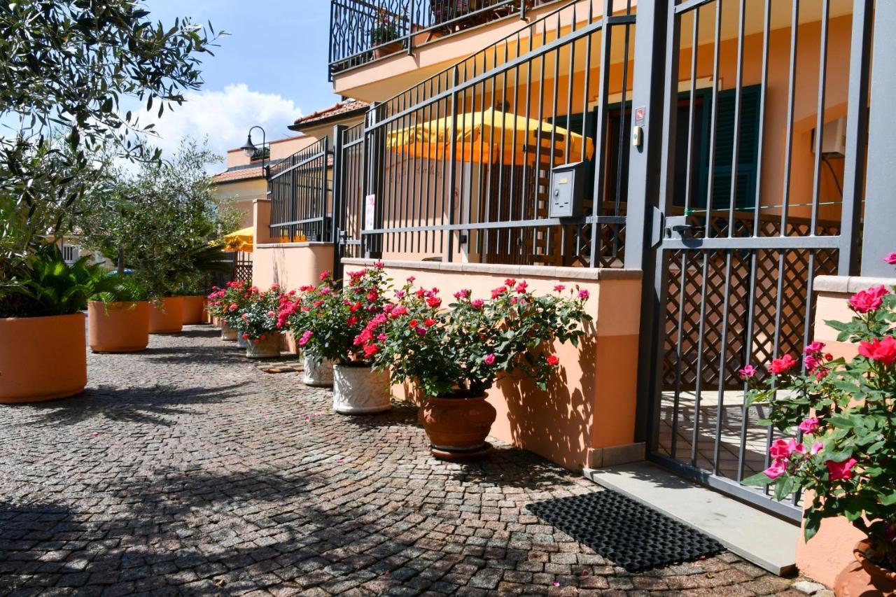 Gli Angeli Agriturismo Villa Cisano sul Neva Bagian luar foto