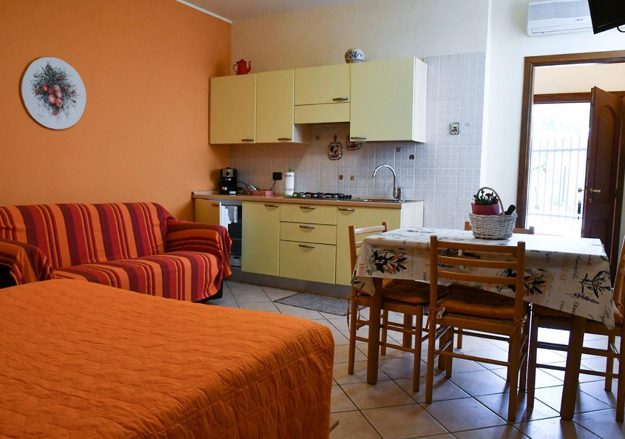 Gli Angeli Agriturismo Villa Cisano sul Neva Bagian luar foto