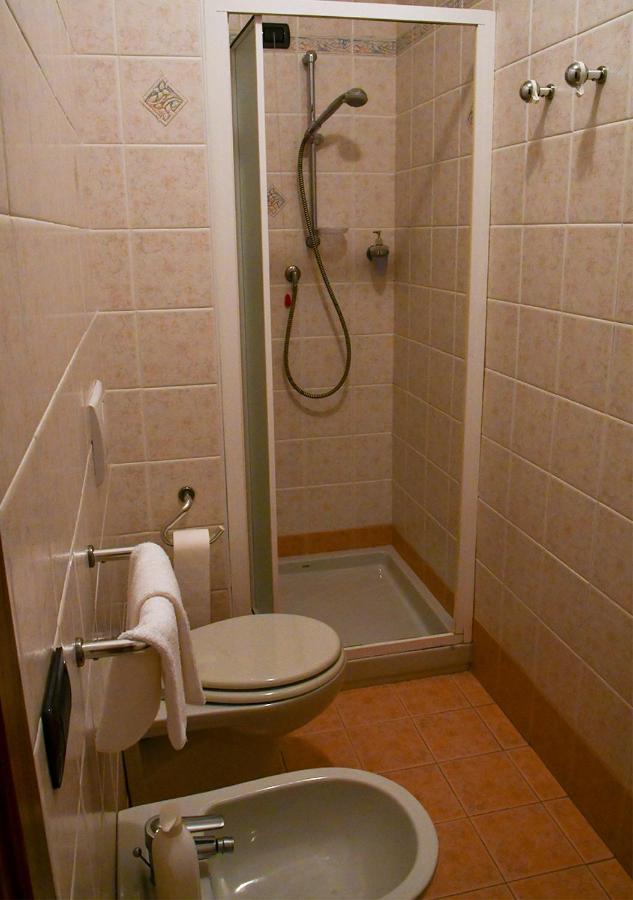 Gli Angeli Agriturismo Villa Cisano sul Neva Bagian luar foto