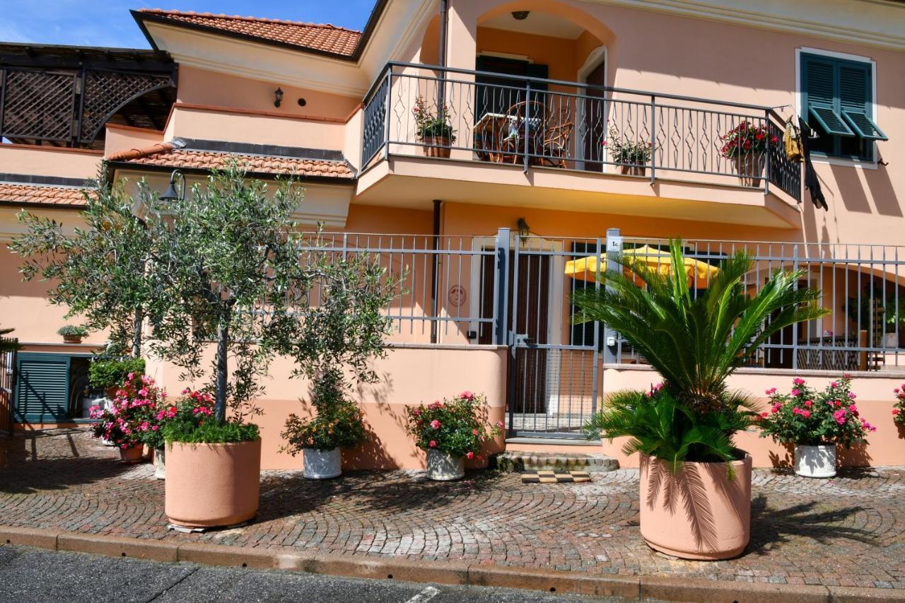 Gli Angeli Agriturismo Villa Cisano sul Neva Bagian luar foto