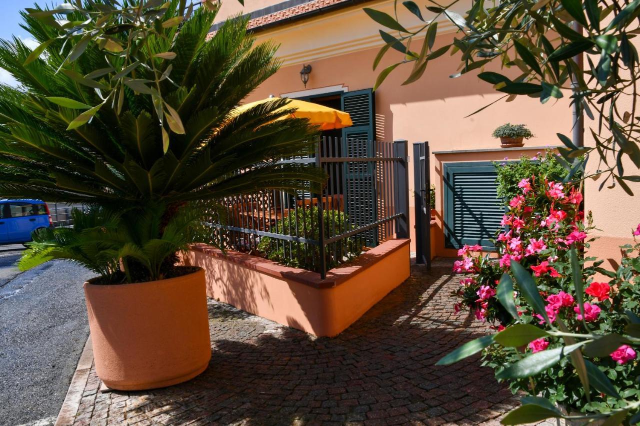 Gli Angeli Agriturismo Villa Cisano sul Neva Bagian luar foto